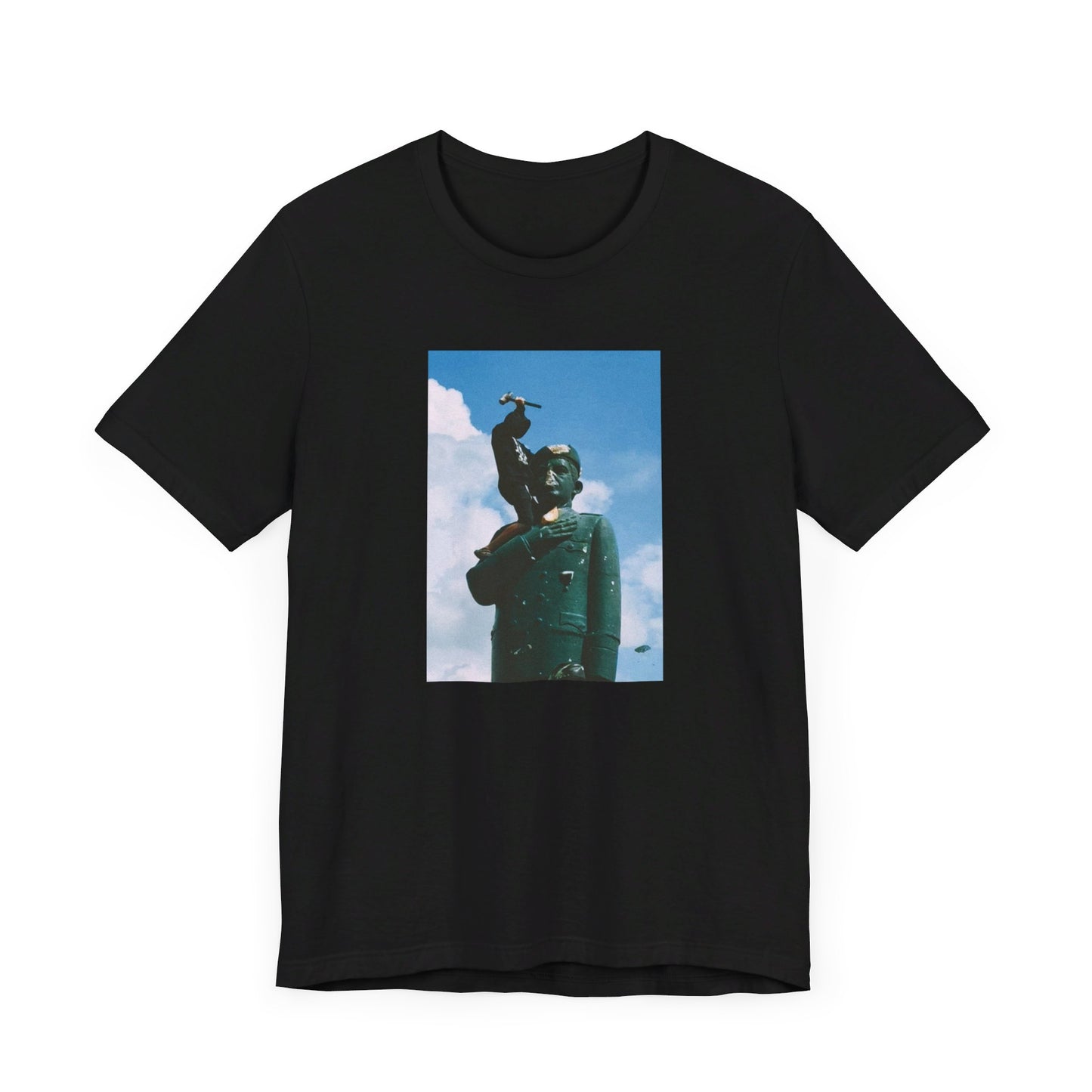 Unisex Statue Venezuelan T-shirt